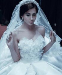 Gaun Pengantin Elegan Ivory Bridal